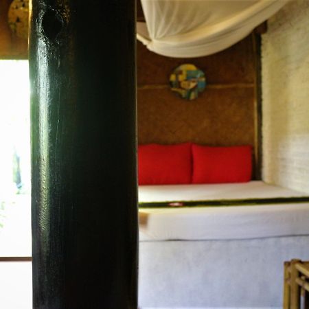 Готель Under The Coconut Tree Хоян Екстер'єр фото