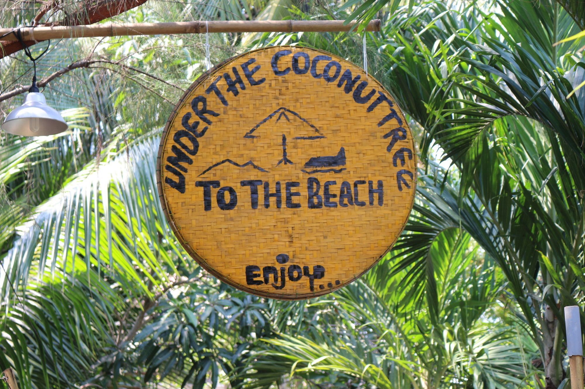 Готель Under The Coconut Tree Хоян Екстер'єр фото